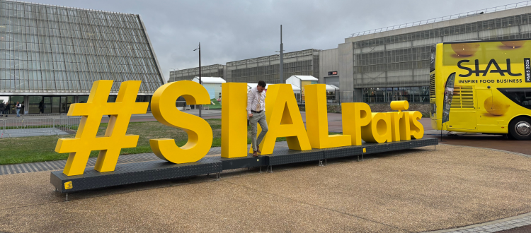 commerciale LHG fournisseur d'épices au SIAL Paris